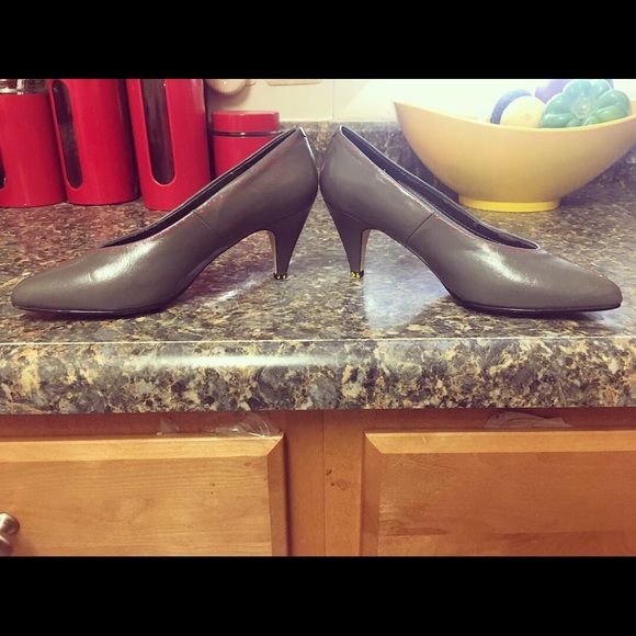 ER Designs hand painted pump - Picture 3 of 3